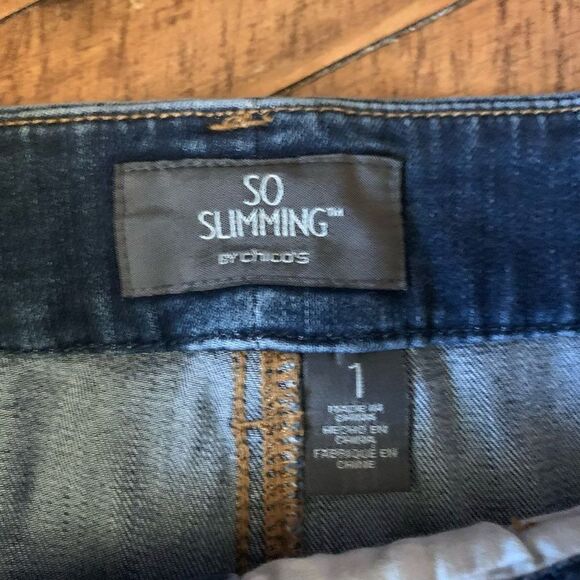 Chicos So Slimming dark wash stretchy 8/10 travel normcore jeans - Picture 2 of 3